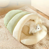 Lit-chat-en-forme-de-pantoufle-LitPantoufle